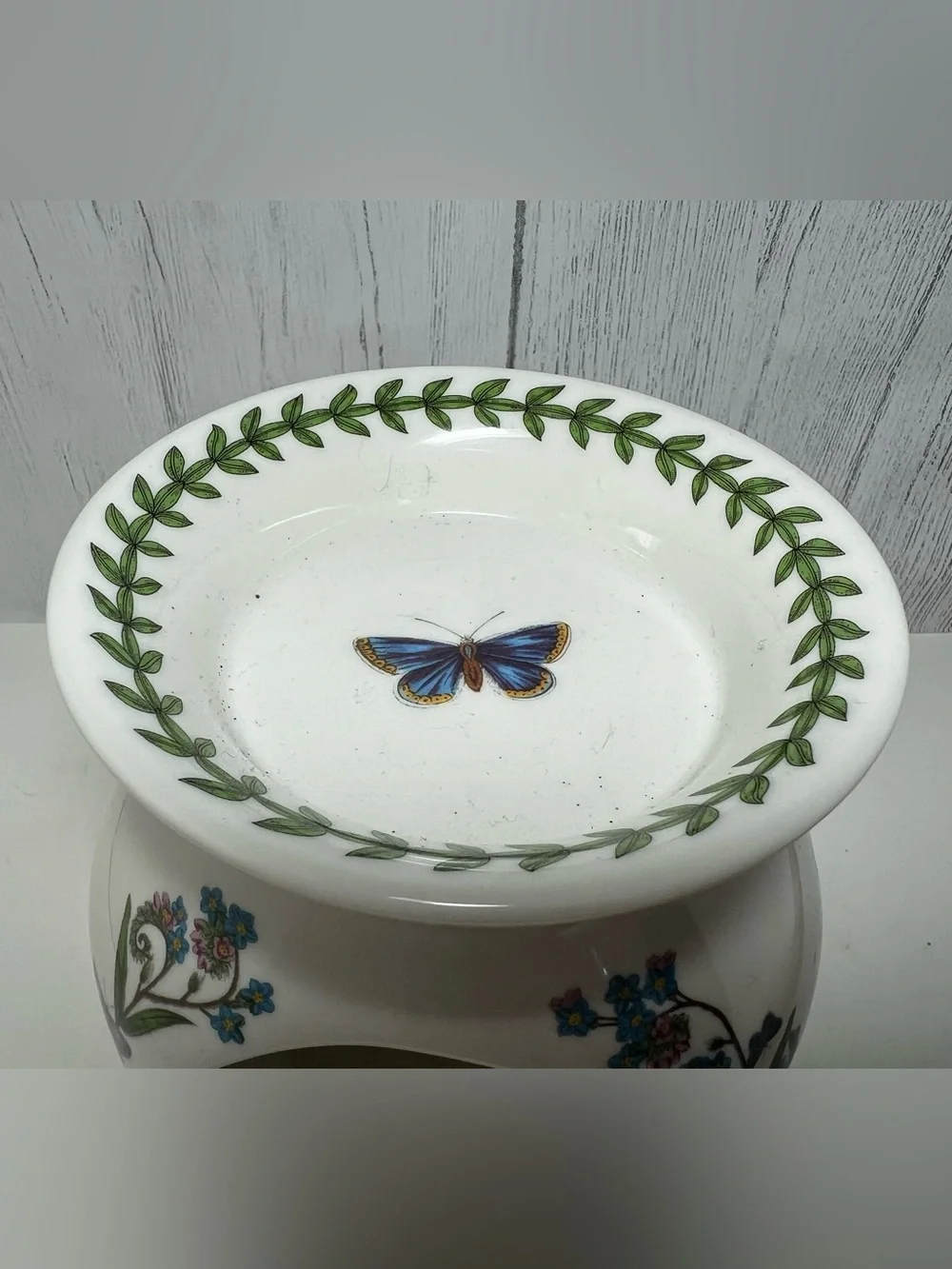 Botanical Floral Ceramic Dish with Daisies for Burning Scented Wax